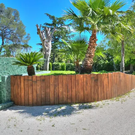 Californienne Grand Standing Avec Piscine Miroir Calme Et Residentiel Borne Ev Villa Saint-Raphaël