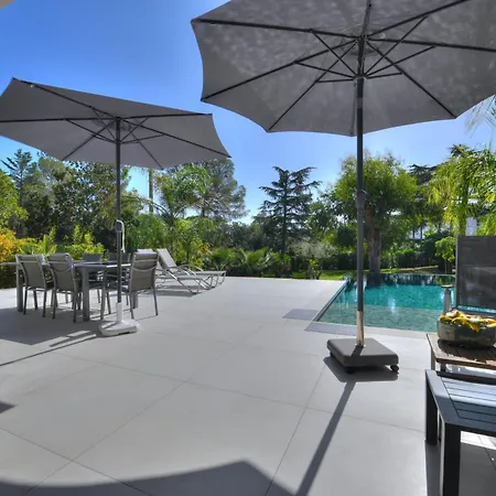 Villa Californienne Grand Standing Avec Piscine Miroir Calme Et Residentiel Borne Ev Saint-Raphaël