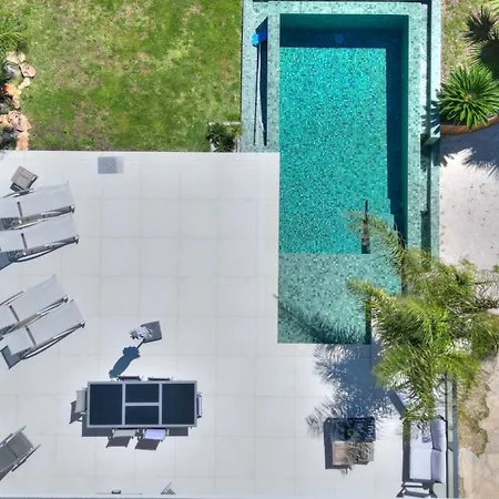Californienne Grand Standing Avec Piscine Miroir Calme Et Residentiel Borne Ev Villa *