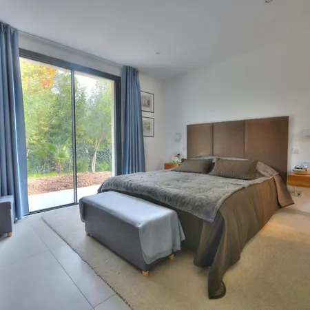 Californienne Grand Standing Avec Piscine Miroir Calme Et Residentiel Borne Ev Villa *