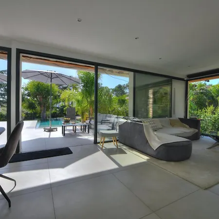Californienne Grand Standing Avec Piscine Miroir Calme Et Residentiel Borne Ev Villa Saint-Raphael (Var)