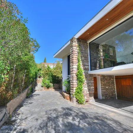 Californienne Grand Standing Avec Piscine Miroir Calme Et Residentiel Borne Ev Saint-Raphael (Var)